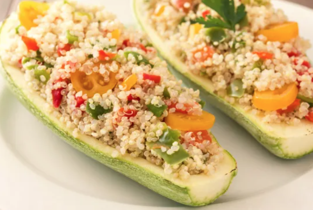 Calabacín relleno de quinoa y tofu
